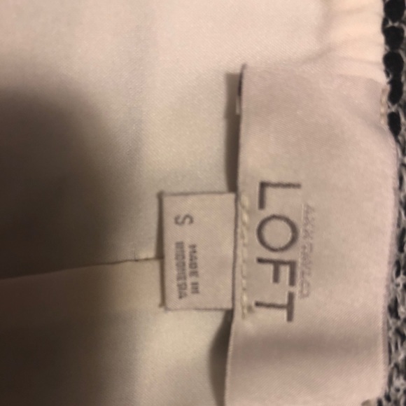 Gorgeous Loft Skirt - Picture 2 of 2